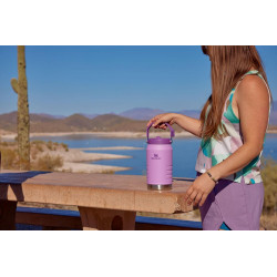 Jarra Stanley IceFlow Flip Straw 64 oz con Asa